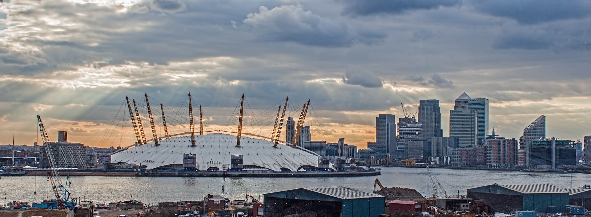 Picture over the river of the O2 Stadium